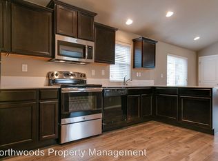 1048 S 2nd St, Cottage Grove, OR 97424