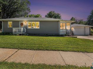 320 N Fanelle Ave, Sioux Falls, SD 57103