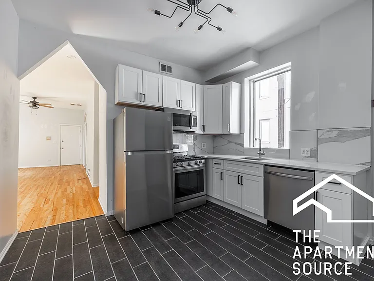 2732 W Chicago Ave #1R — Photo 1