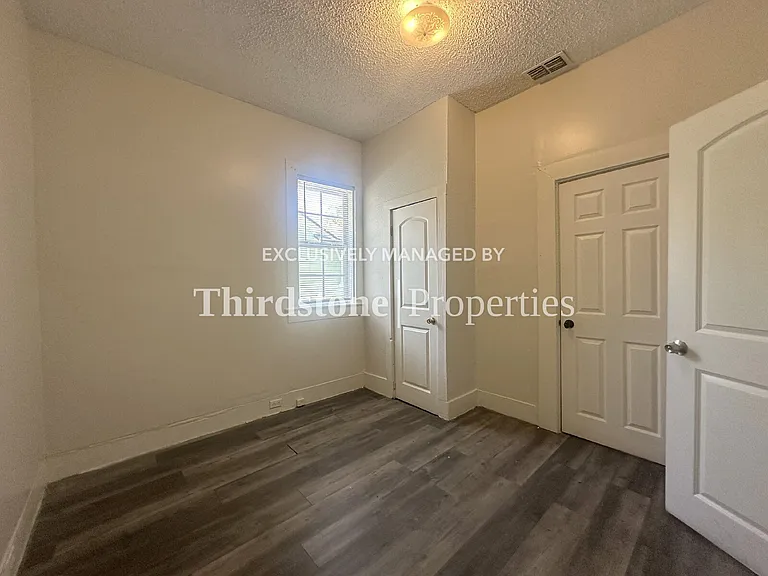 2125 Lambert St — Photo 12