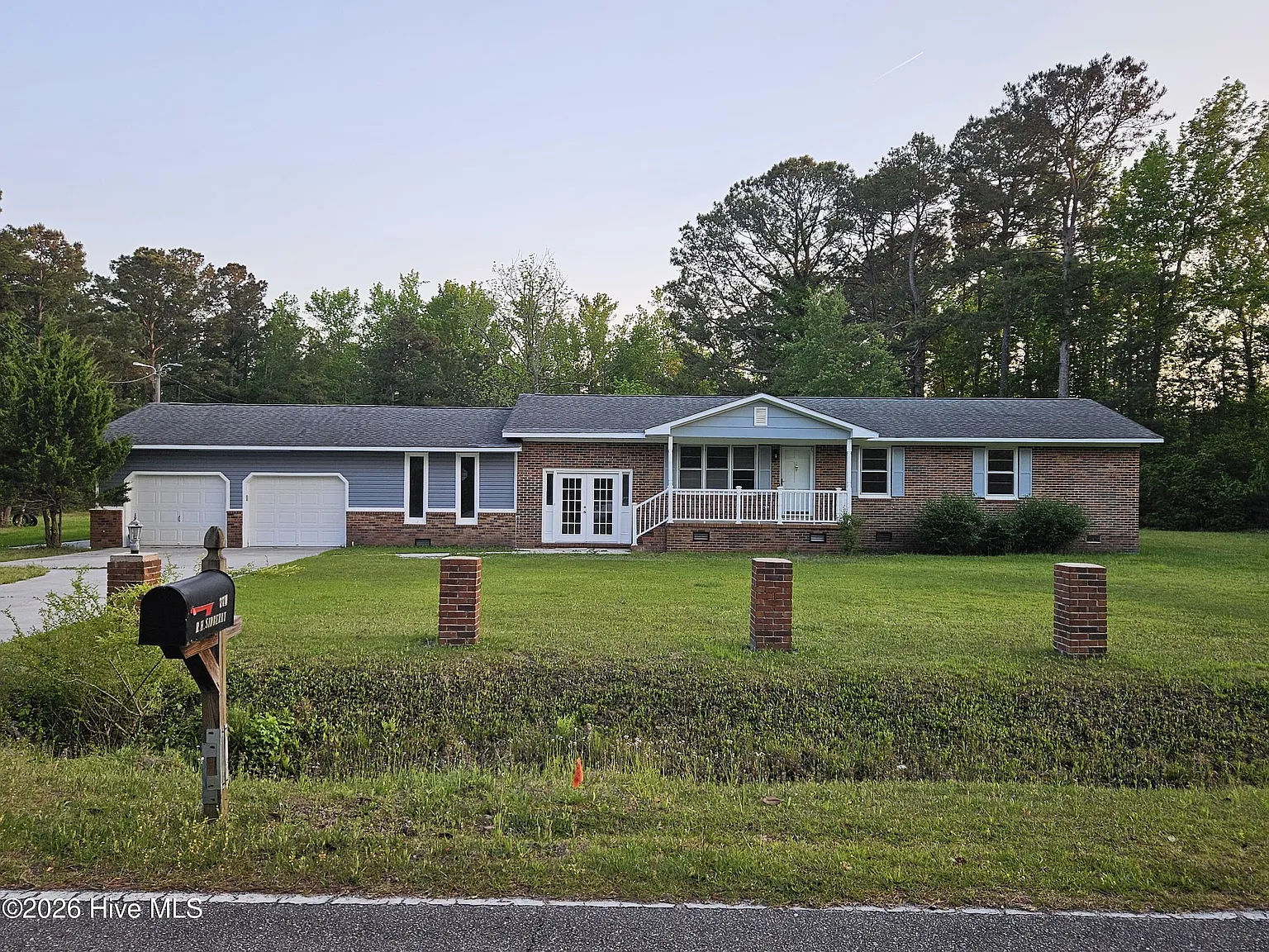 3 bed, 1.5 bath, $2,800 — Photo 1