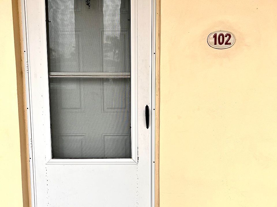 2nd image of 100 Paradise Harbour Boulevard #102