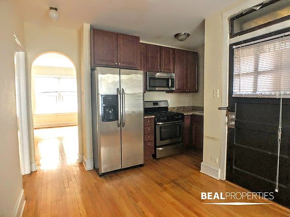 4th image of 2106 W Ainslie St #S2