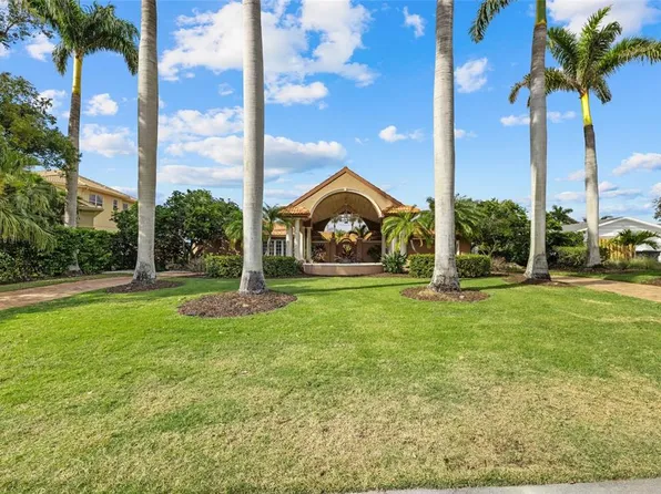 1749 Sandalwood Dr, Sarasota, FL 34231