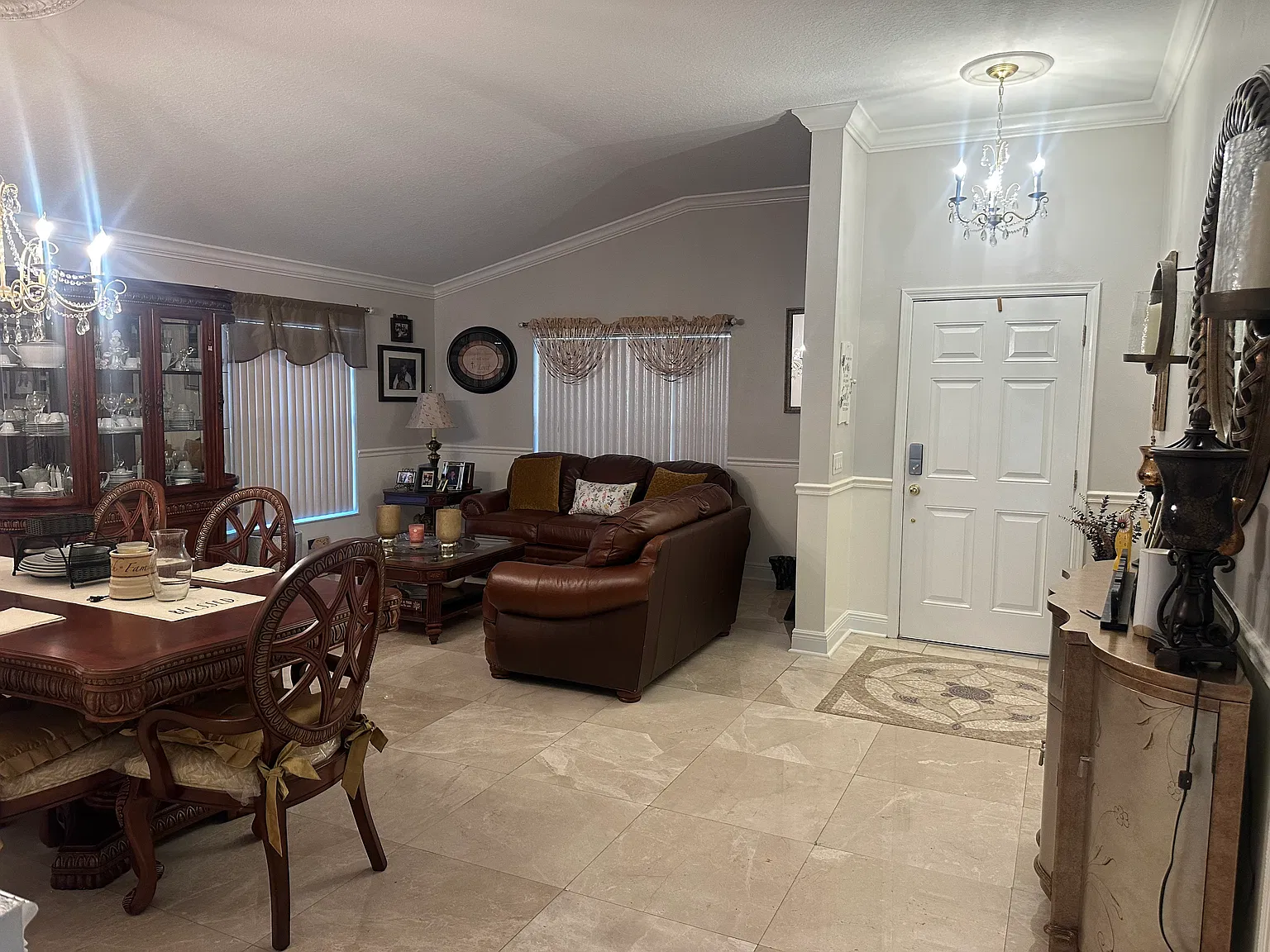 3 bed, 2084 sqft, $3,000 — Photo 2
