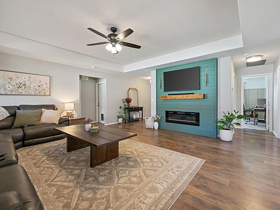 5th image of 457 Lewis St