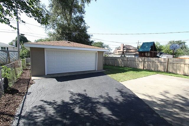 2nd image of 9024 Parkside Ave