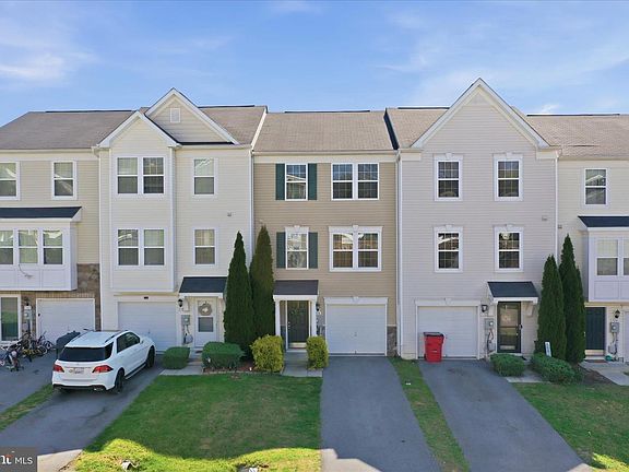 3rd image of 334 Rumbling Rock Rd