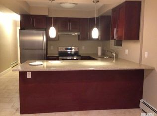 551 W Hudson St, Long Beach, NY 11561