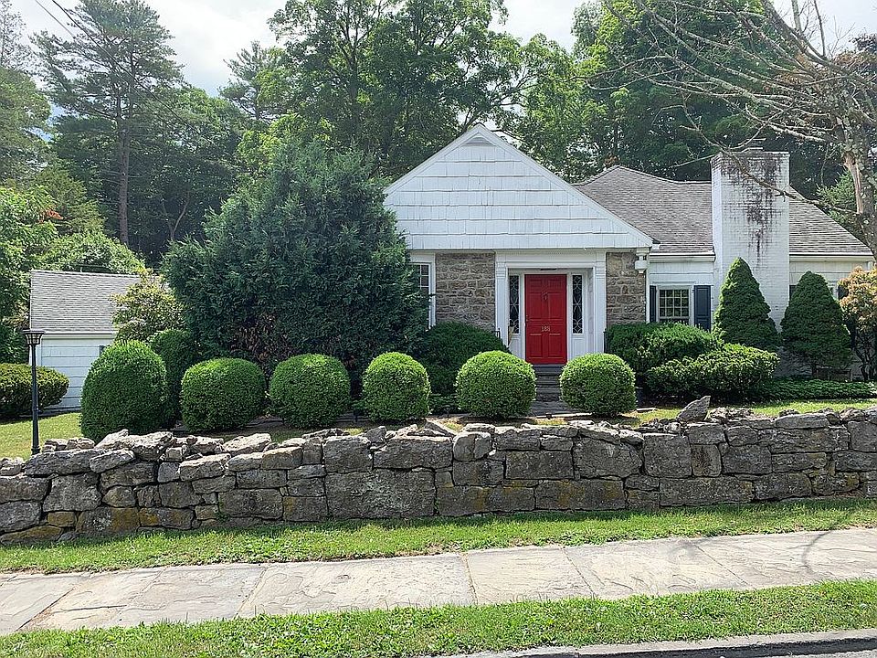 NEW LISTING! 188 Pearl St 