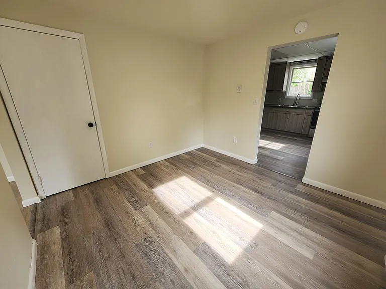 383-385 Tolbert Ave — Photo 6