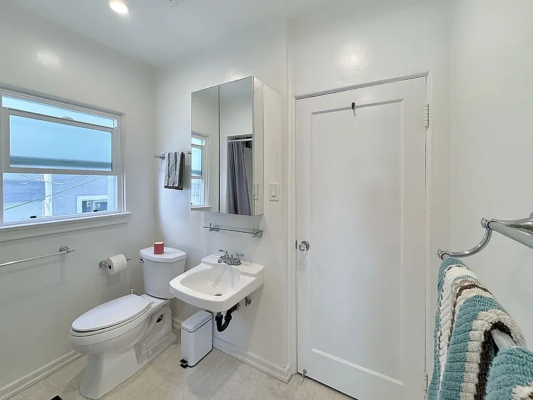 200 Gull St #B — Photo 13