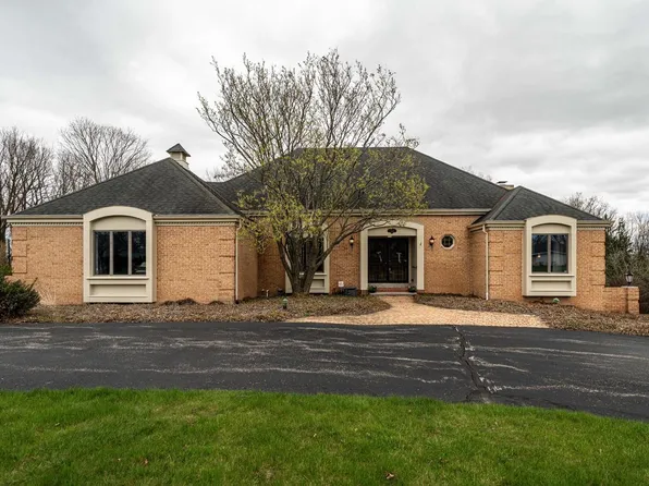 220 Sheffield DRIVE, Brookfield, WI 53005