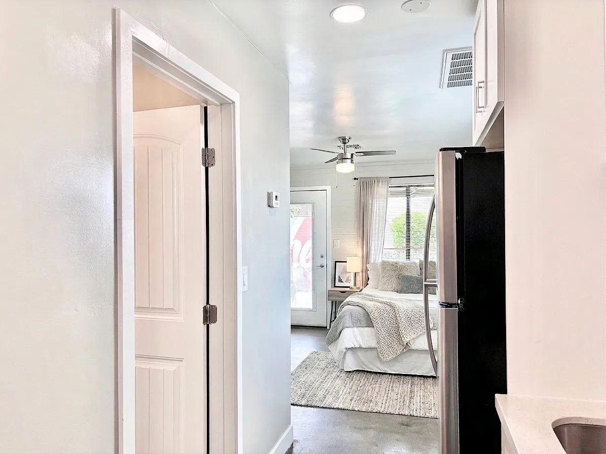 Studio, 300 sqft, $1,095 — Photo 2