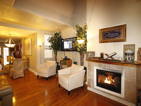 4th image of 3030 W Girard Ave