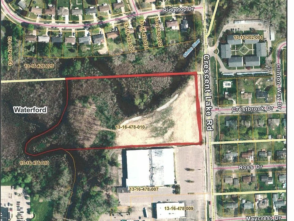 2nd image of 1727 Crescent Lake Rd