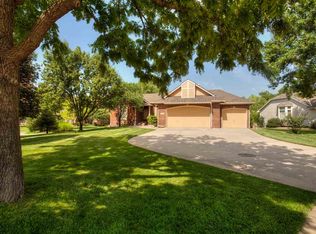 11702 W Lost Creek Ct, Wichita, KS 67212