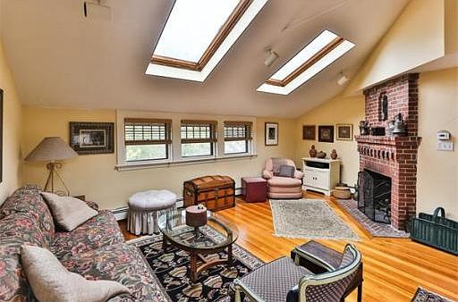 2nd image of 17 Saint Louis Ave #2