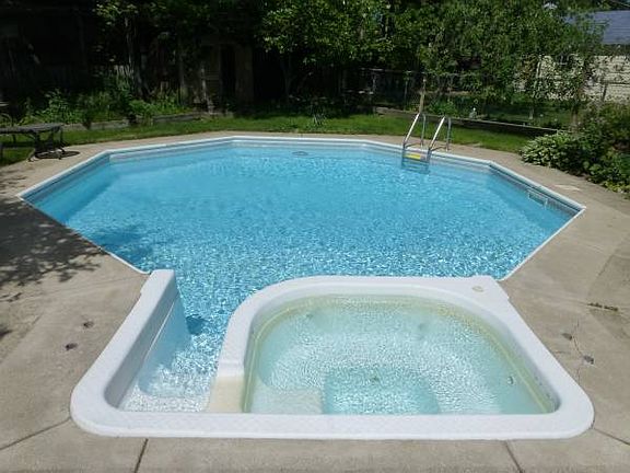 5th image of 1048 McLean Ct