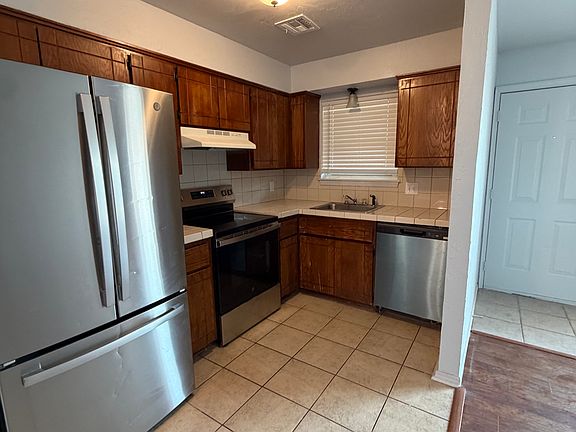 5th image of 225 Bull Run St APT A