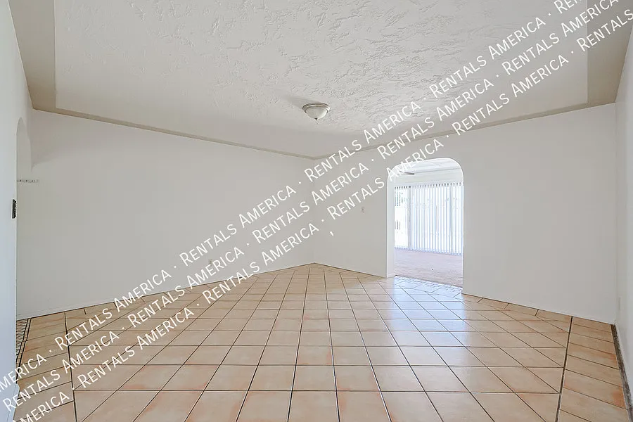 3 bed, 1.5 bath, 1540 sqft, $1,735 — Photo 2