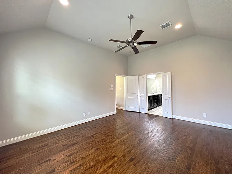 720 Raunald Dr — Photo 14