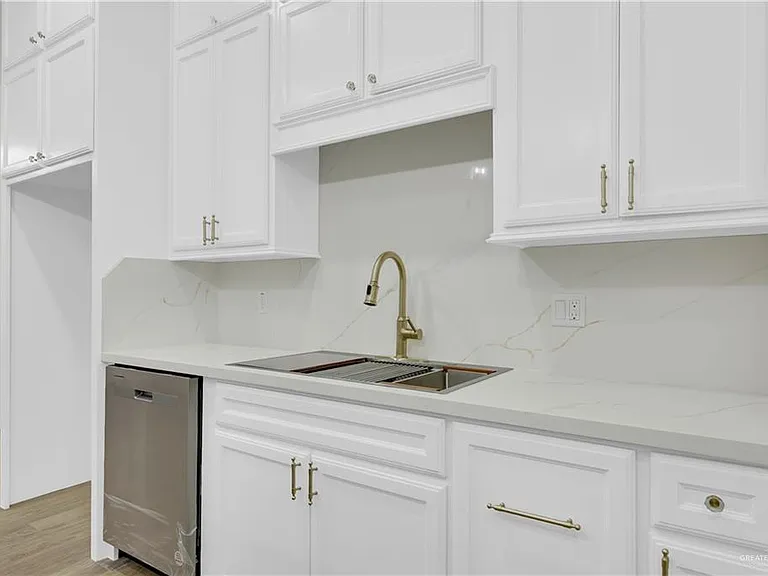 8015 N 48th Ln — Photo 9