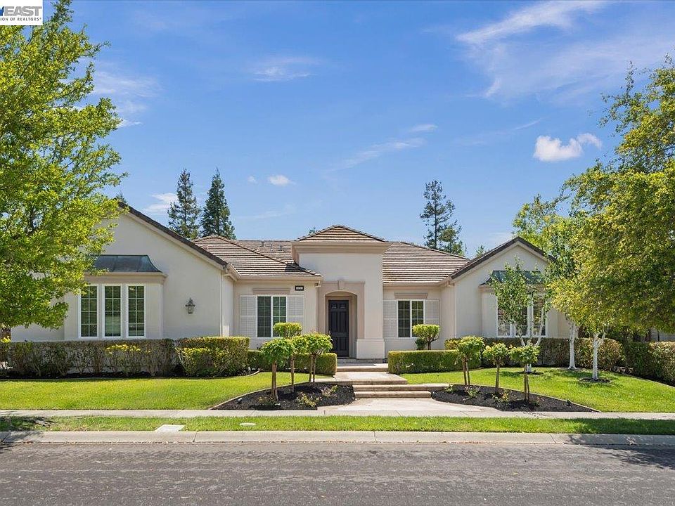 1st image of 875 Sunny Brook Way