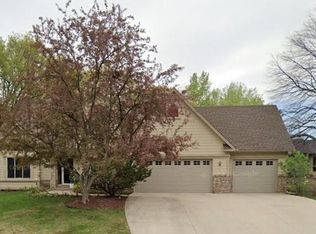 2246 Whispering Trl, Eagan, MN 55122