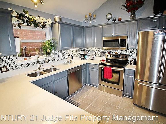 3rd image of 209 Bayfield Dr