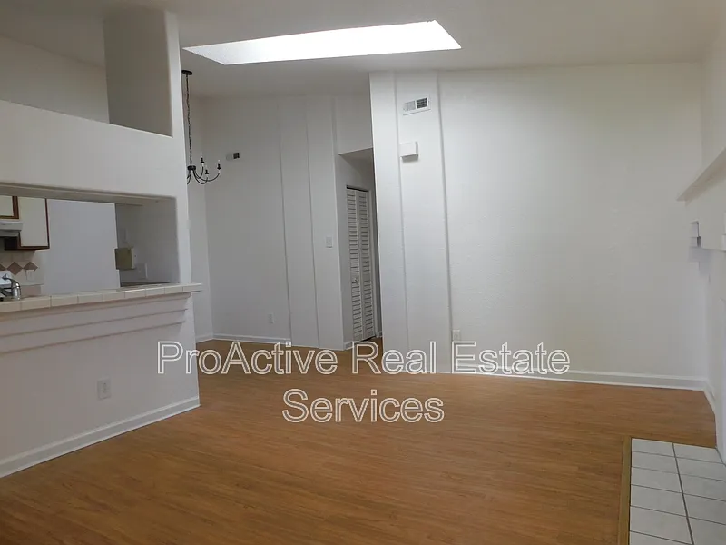 2 bed, 1.0 bath, 866 sqft, $1,650 — Photo 3