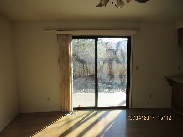 975 Adobe Dr — Photo 4