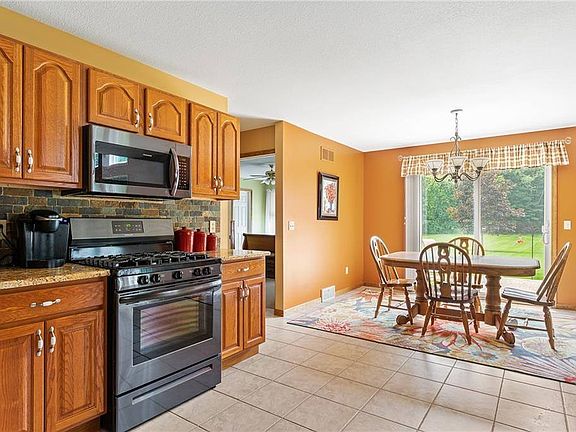 5th image of 10580 Carrousel Woods Dr