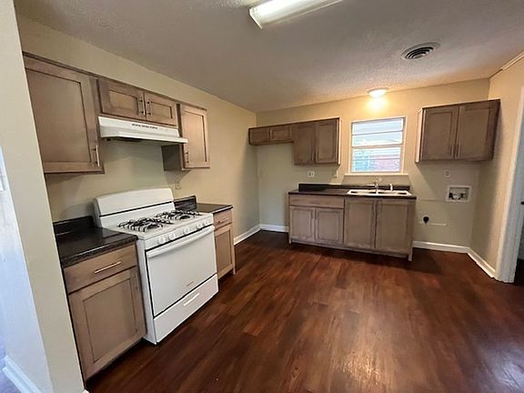3rd image of 8257 Dottley Dr