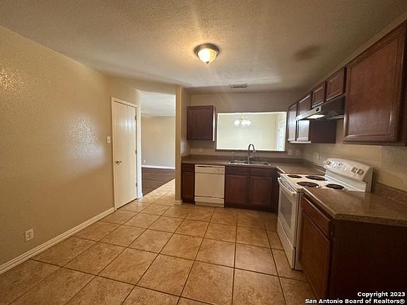 3rd image of 8411 Jaclyn Park