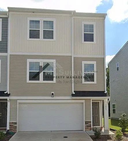 4 bed, 3.5 bath, 2557 sqft, $2,200 — Photo 1