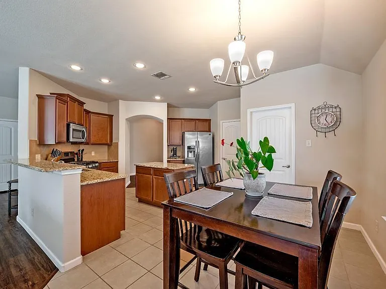 2413 Michelle Creek Dr — Photo 23