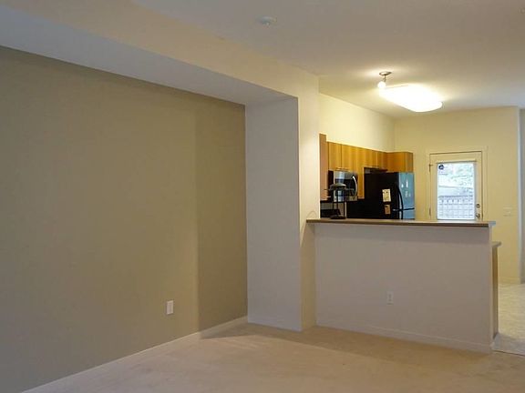 4th image of 2000 Panorama Dr
