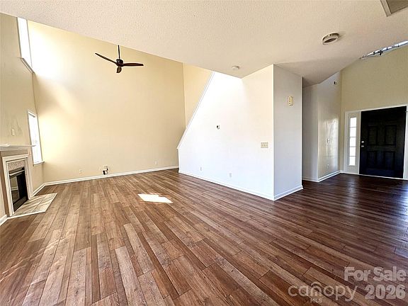 4th image of 89 Woodfern Rd