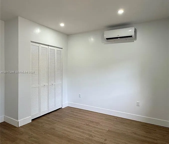 211 SW 10th Ave #5 — Photo 5