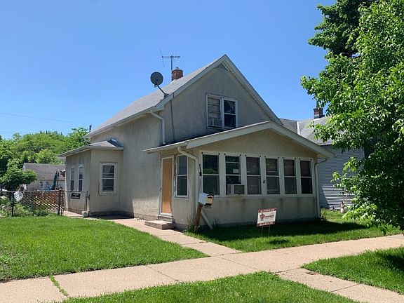 3rd image of 890 Geranium Ave E