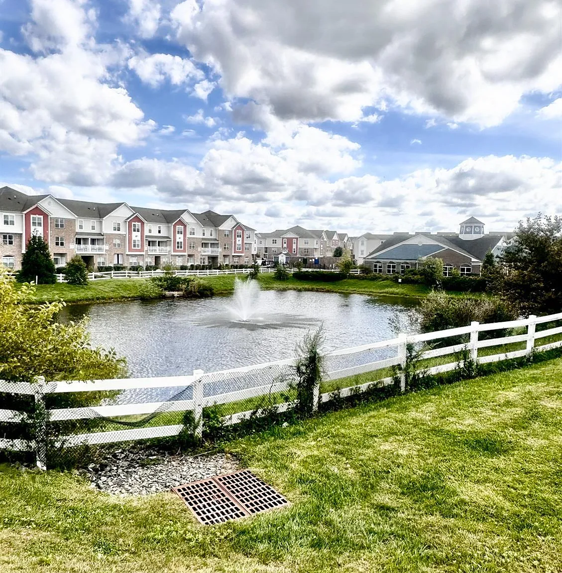 3 bed, 2.5 bath, 1689 sqft, $3,400 — Photo 2