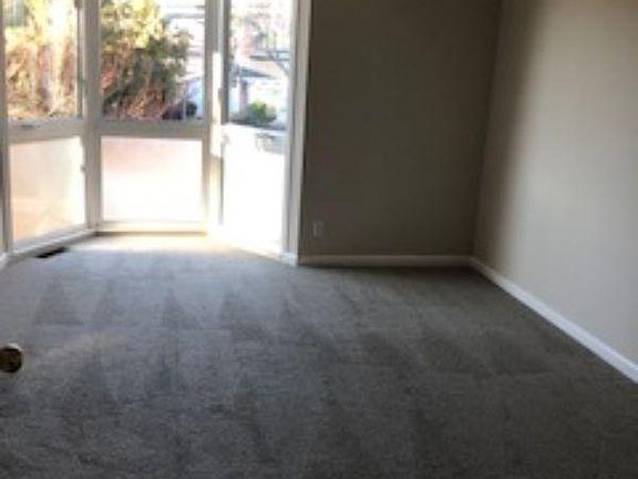 4th image of 936 Peninsula Ave