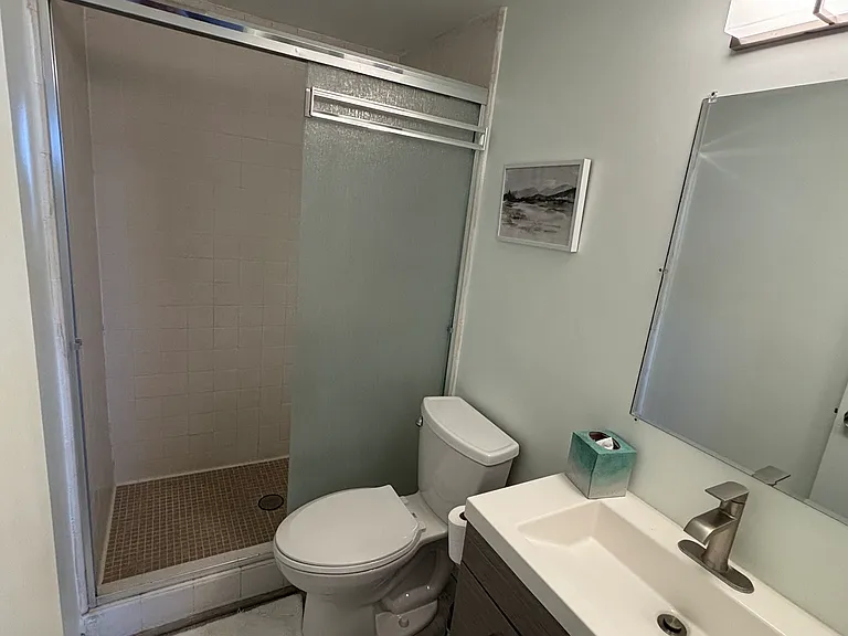 500 Glenwood Cir #5XX — Photo 16