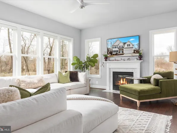 8734 Lukens Ln, Alexandria, VA 22309