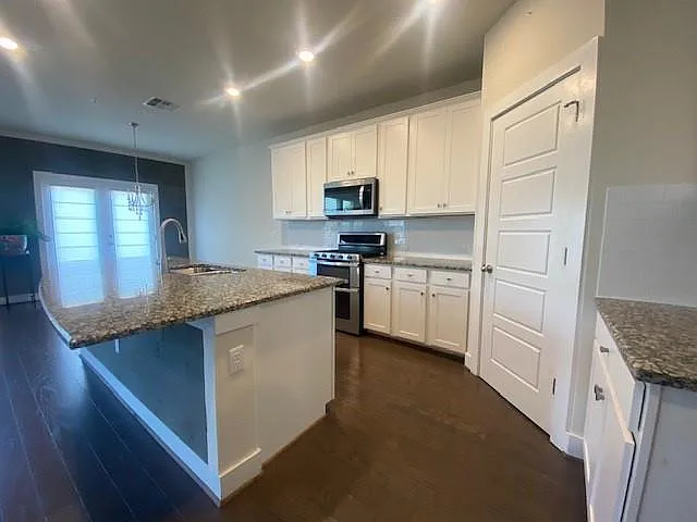 3 bed, 2.5 bath, 2176 sqft, $2,700 — Photo 4