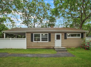 114 Lynncliff Rd, Hampton Bays, NY 11946