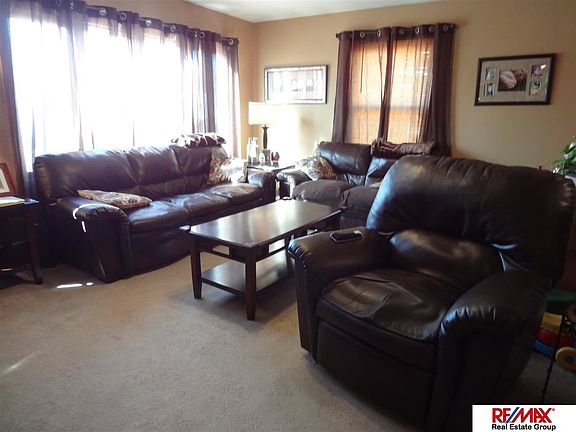 3rd image of 8953 Laurie Cir
