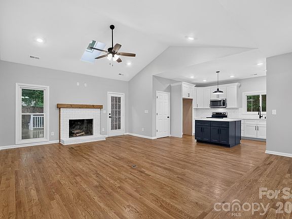 3rd image of 1029 Fairway Ridge Rd NW
