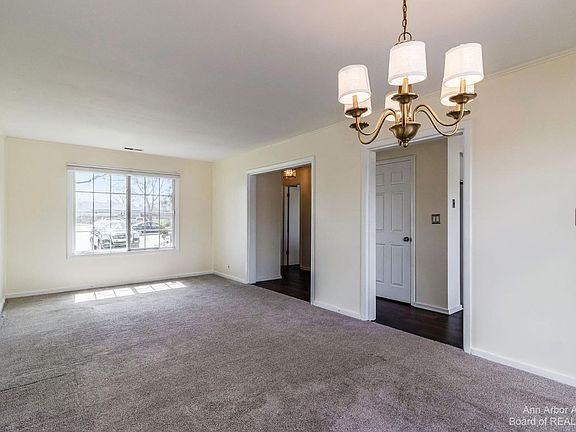 4th image of 378 Riverbend Dr #39